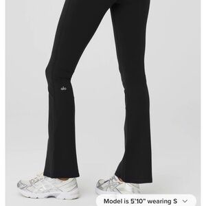 Airbrush High-Waist 7/8 Bootcut Legging
Size small